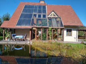 Niedrigenergiehaus mit Wintergarten und Solarthermie mit Smart Home Steuerung